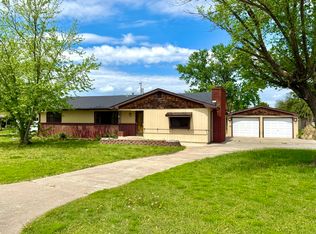 1002 W 12th St, Chanute, KS 66720