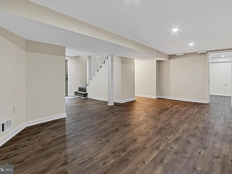 7614 Woodridge Cir — Photo 30