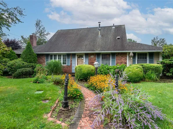 56 8th Street, Carle Place, NY 11514