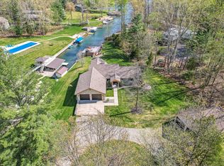 5211 S Poplar Dr, Columbus, IN 47201