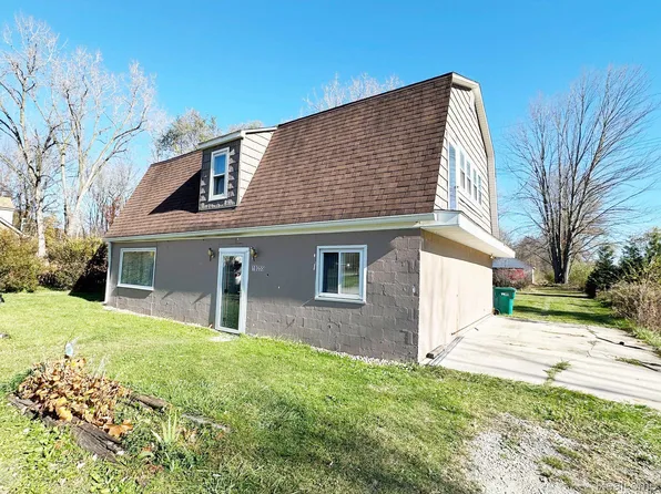 18055 Huron River Dr, New Boston, MI 48164