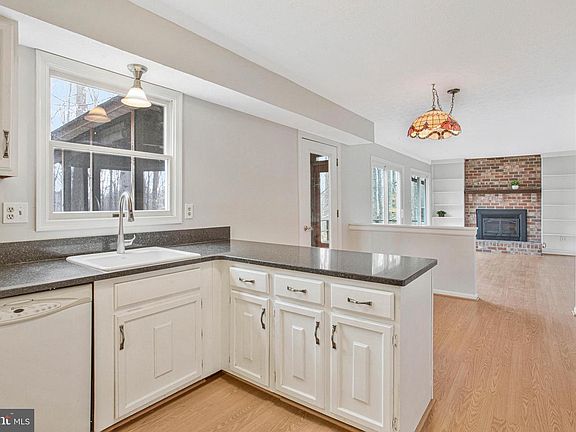 5th image of 630 Rosewood Ct