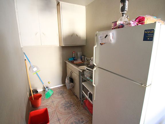 5th image of 13715 Racine Ave