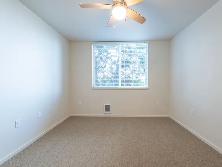 303 NE 16th Ave — Photo 113