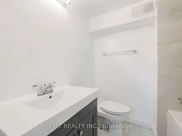 26 Granada Cres — Photo 32