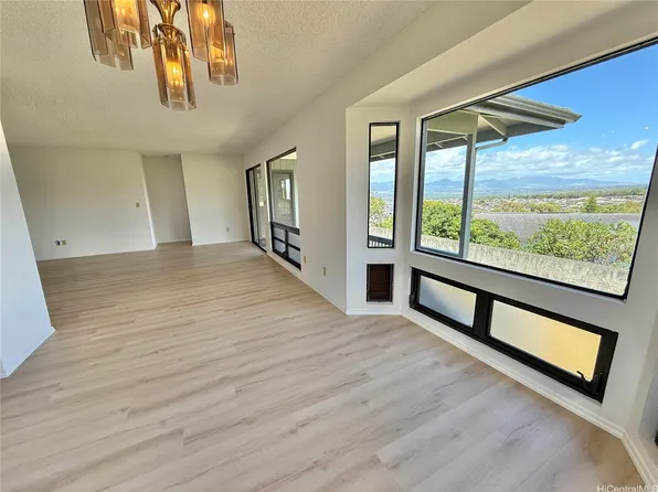98-890 Kaahele St, Aiea, HI 96701