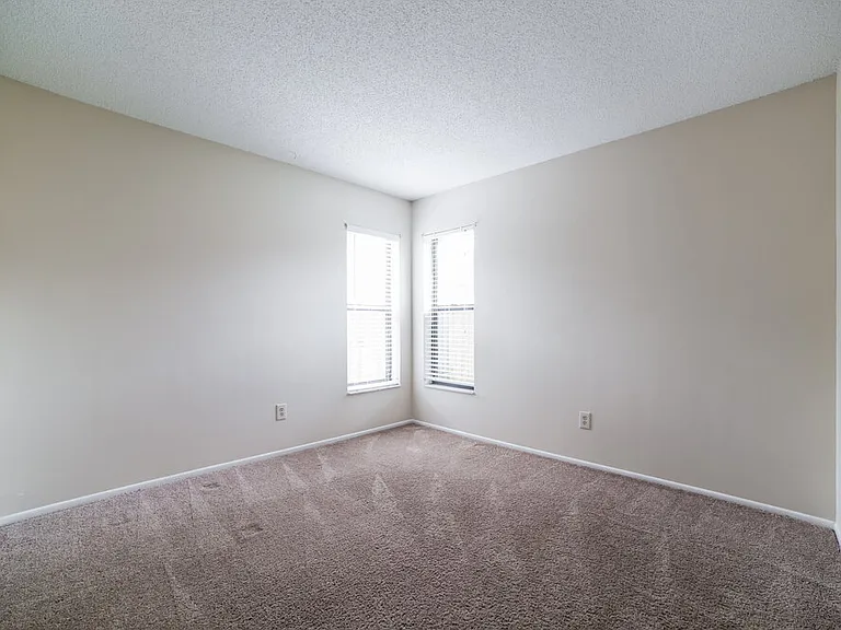 1029 Wainright Dr — Photo 12