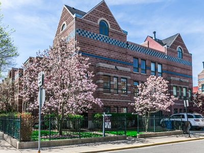 919 E 53rd St, Chicago, IL, 60615