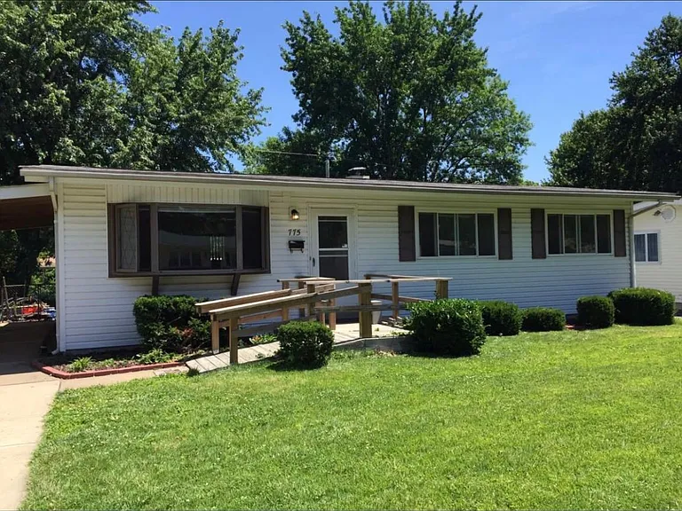 775 Manresa Ln — Photo 2
