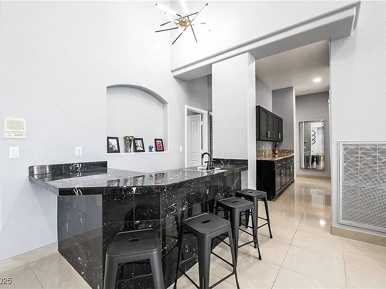 1400 Castle Crest Dr — Photo 12