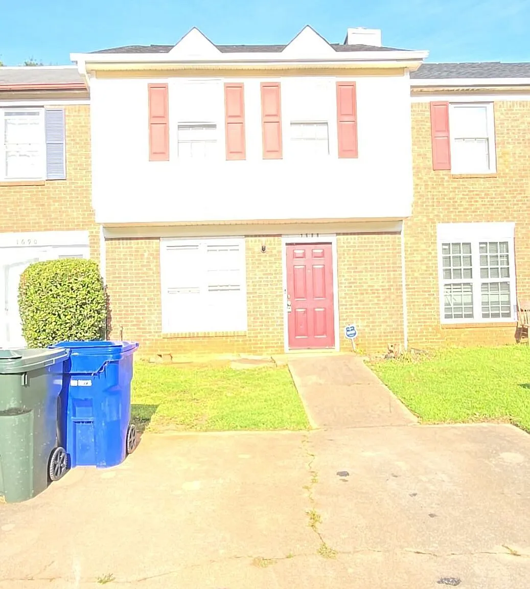 2 bed, 2.5 bath, 1008 sqft, $1,350 — Photo 1