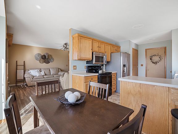 3rd image of 625 Foxtail Dr