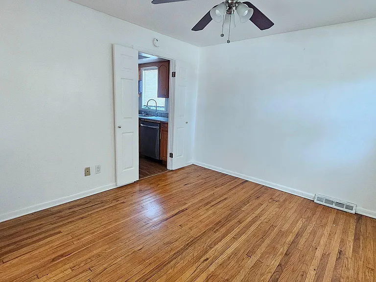 328 Rees Dr — Photo 10