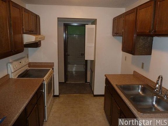 3rd image of 132 Demont Ave E APT 135