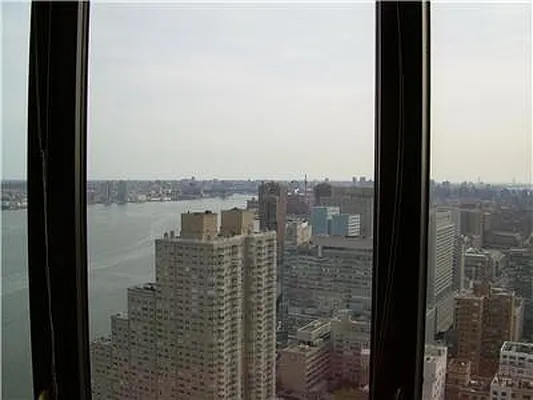 Rented by R New York | media 2