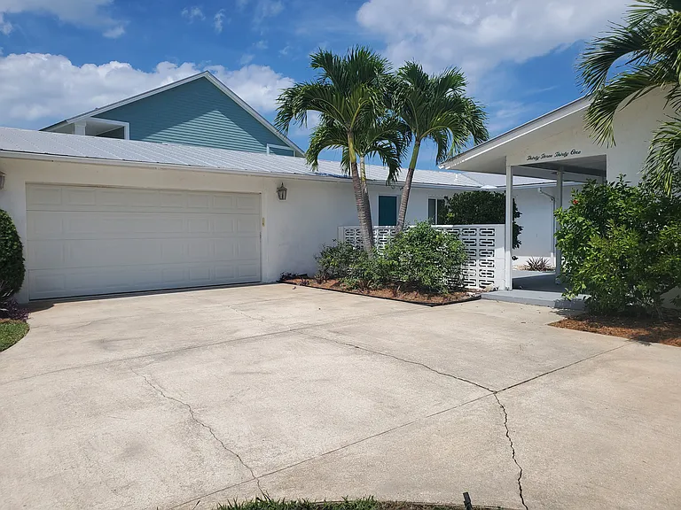 3331 NE Skyline Dr — Photo 2