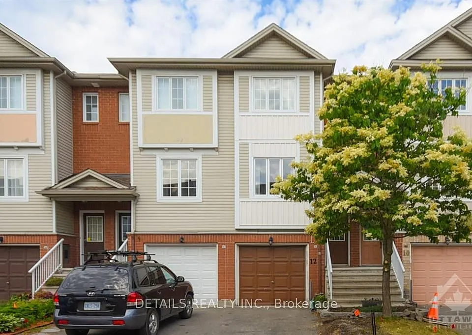 12 Manhattan Cres