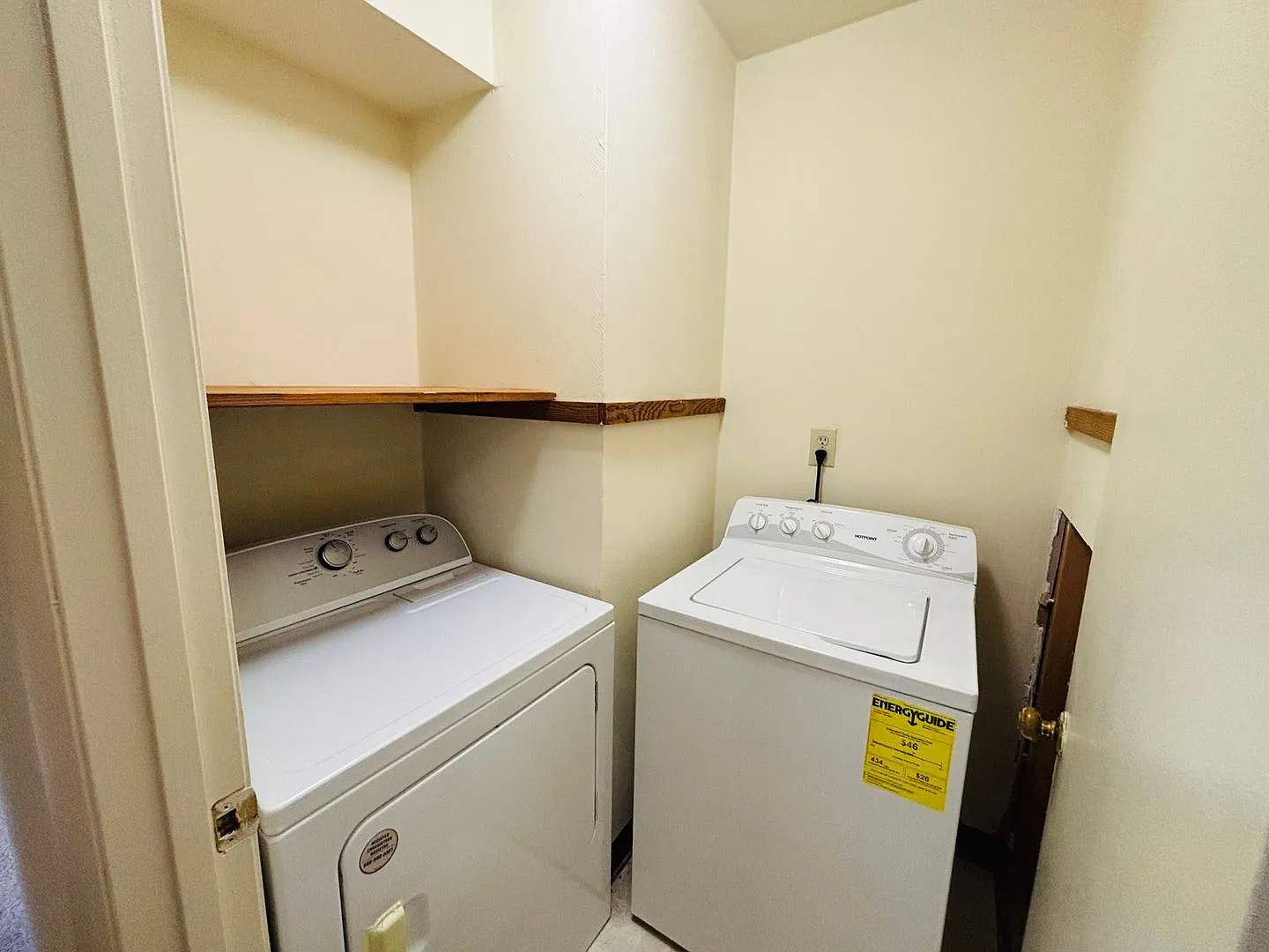 3 Bedroom 2 Bathroom Condo — Photo 4