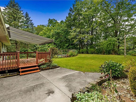 3rd image of 725 Ravine Dr