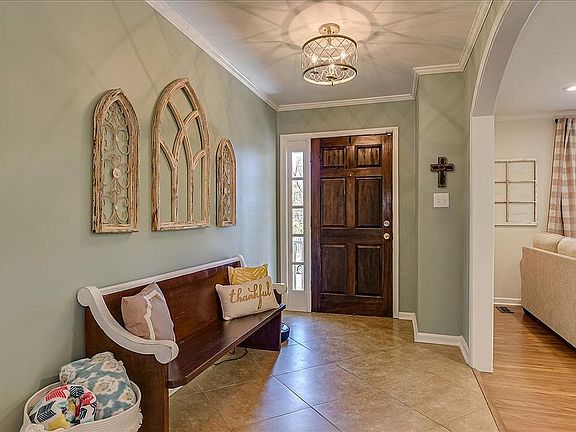 3rd image of 550 Hillwood Cir