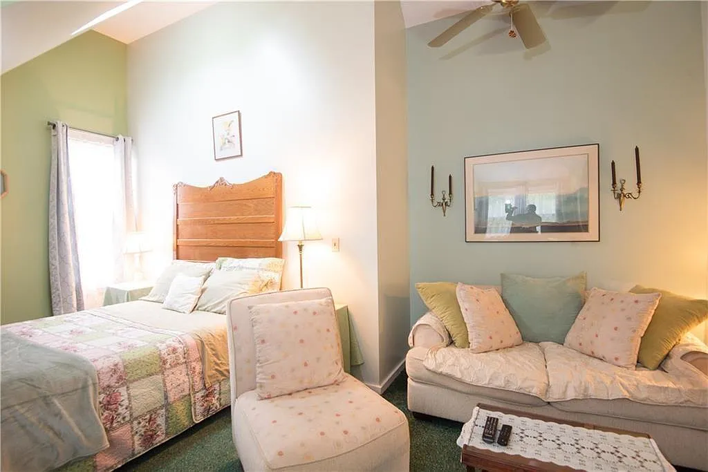 1 bed, 500 sqft, $1,300 — Photo 1