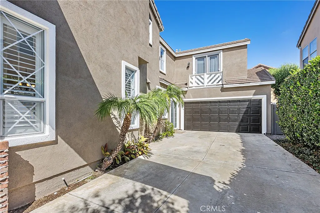 3 bed, 2.5 bath, 1900 sqft, $5,200 — Photo 3