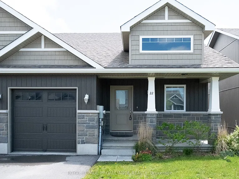 22 Stirling Cres — Photo 1