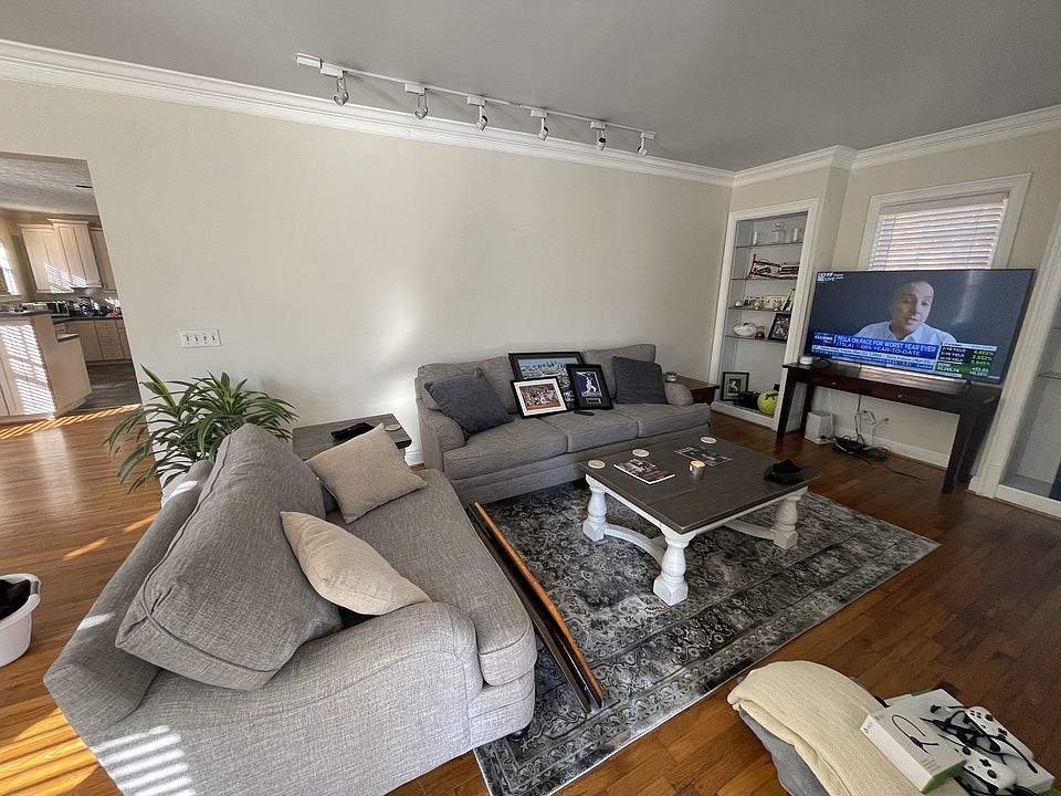 2nd image of 384 7th St NE