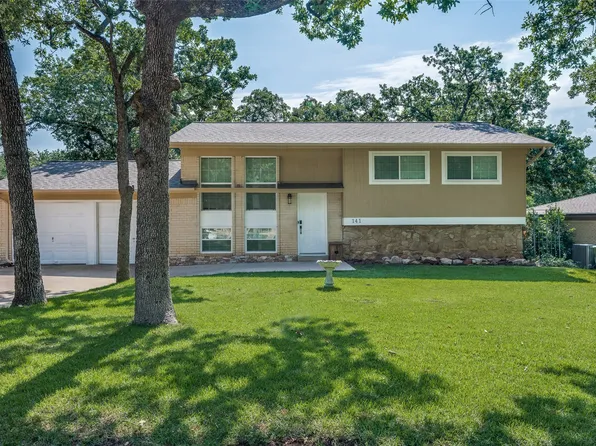 141 Stonegate Ct, Bedford, TX 76022