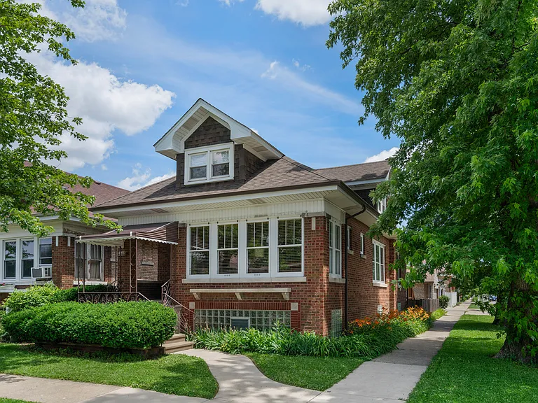 1447 Cuyler Ave — Photo 1