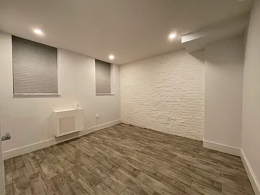 Rented by Compass | media 50