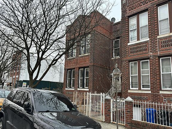 2nd image of 711 Shepherd Ave