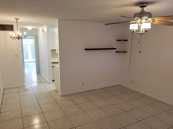 3rd image of 3915 S Flagler Dr APT 103