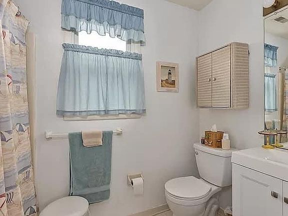 4th image of 4830 West Ave #B