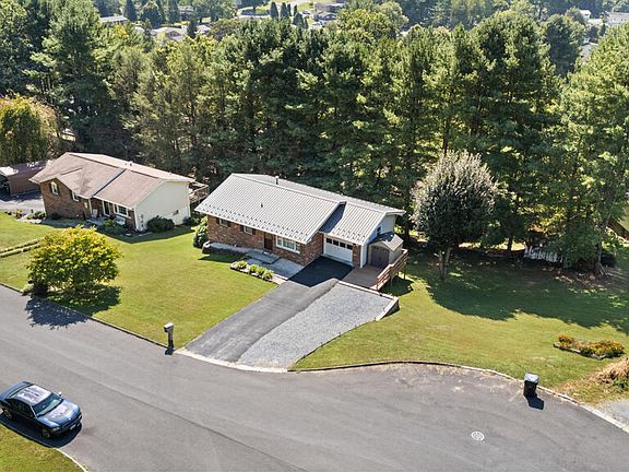 2nd image of 226 High Oak Dr