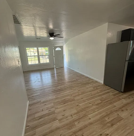 1803 NW Hoover Ave — Photo 2