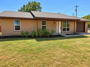 527 W Aubrey St, Pilot Point, TX 76258