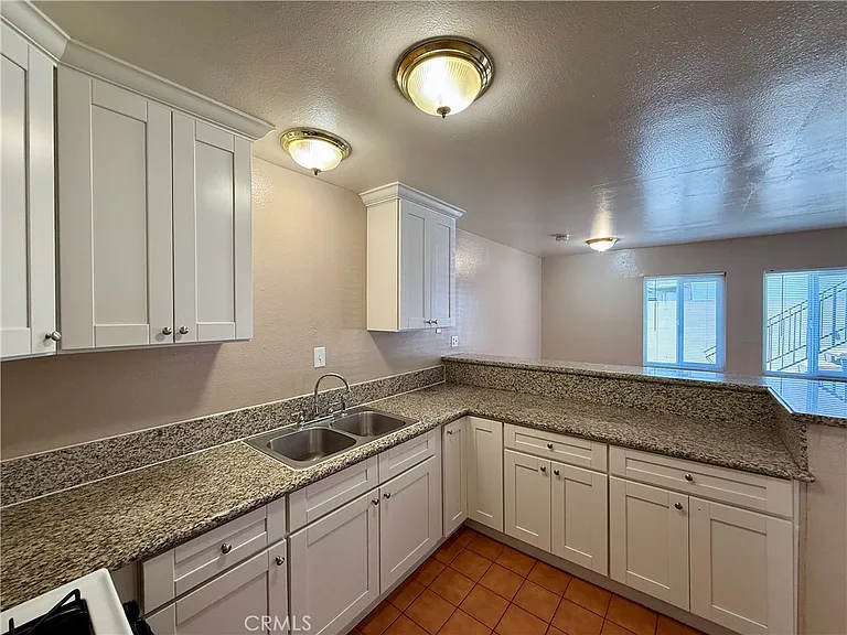1134 W Stoneridge Ct #D — Photo 6