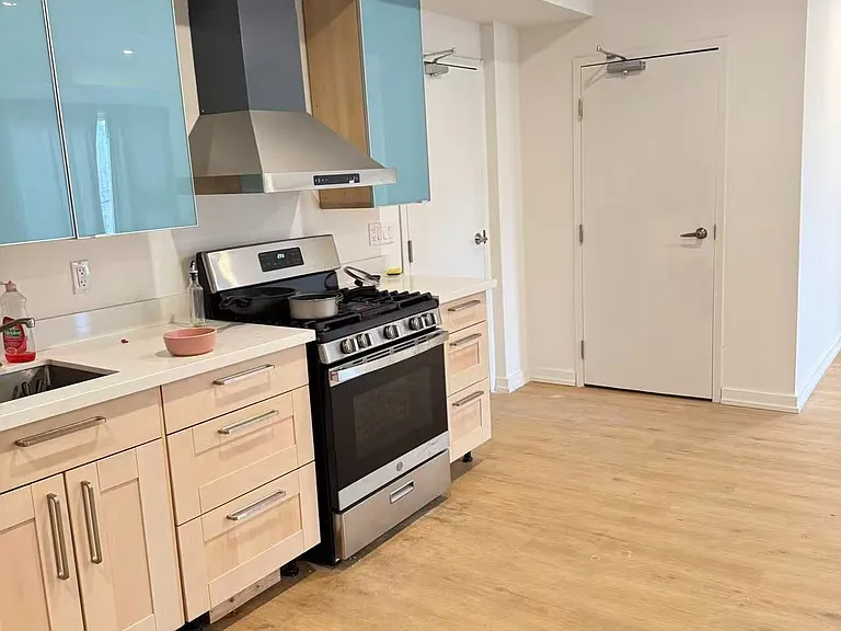 364 Huron St #205 — Photo 2