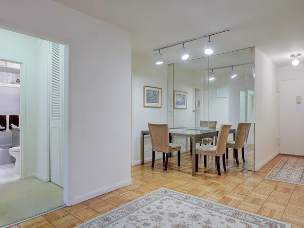 66-36 Yellowstone Boulevard image 4 of 19