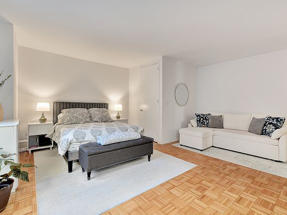 3rd image of 155 W 70th St APT 5G
