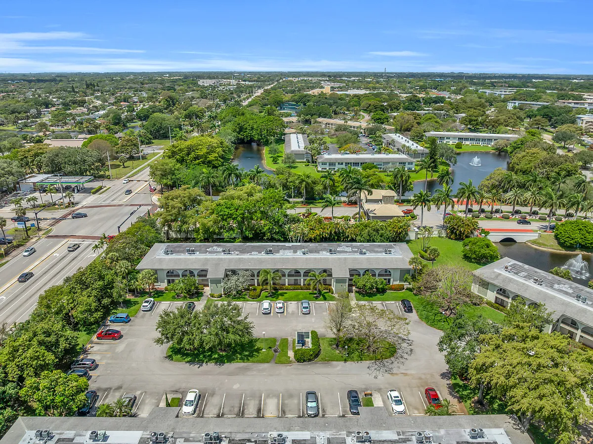 Building Photo - 1102 Bahama Bnd #C1