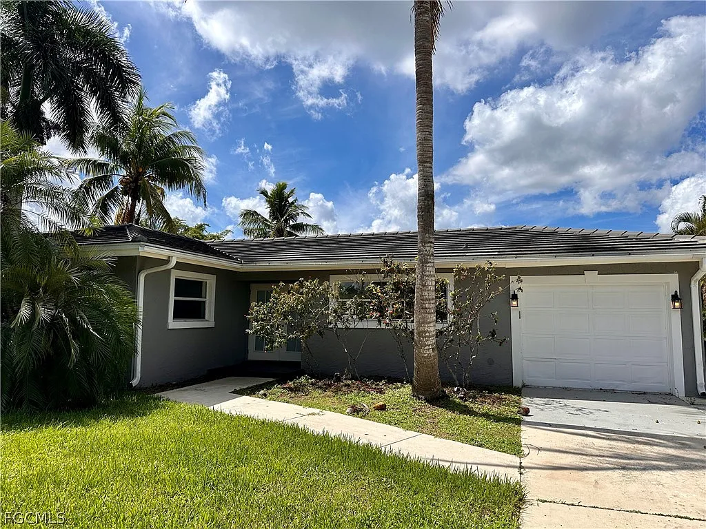 3 bed, 2.0 bath, 1372 sqft, $2,700 — Photo 1