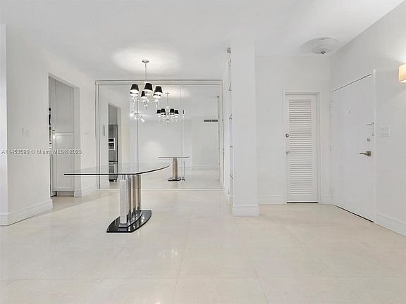 4th image of 4747 Collins Ave APT 401