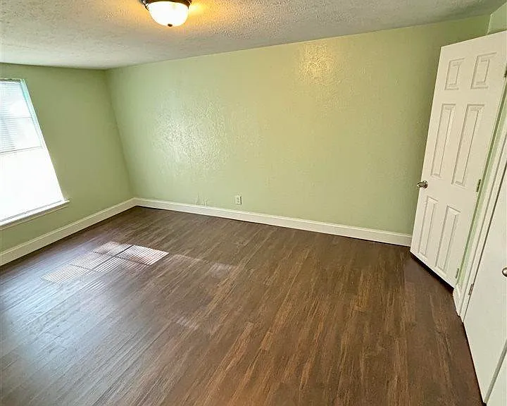 1711 Beverly Dr — Photo 3