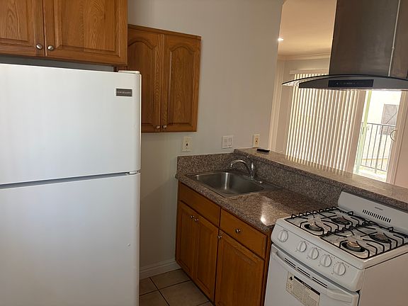 3rd image of 157 N Allen Ave #5