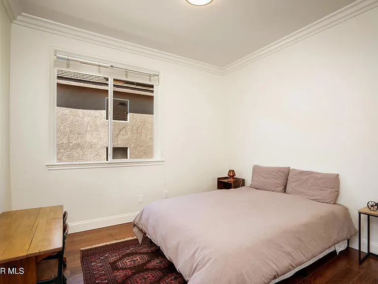 1004 Lambourne Pl — Photo 35