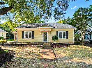 425 W 8th St, Newton, NC 28658
