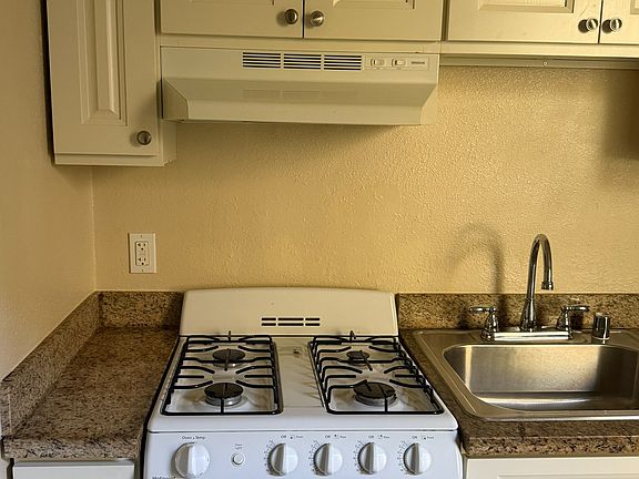 3rd image of 935 Santa Clara Ave APT 1