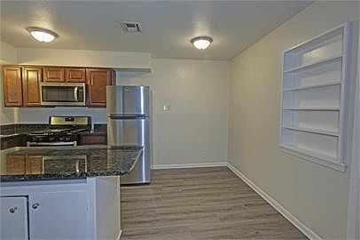 4th image of 1101 E Main St #10501505